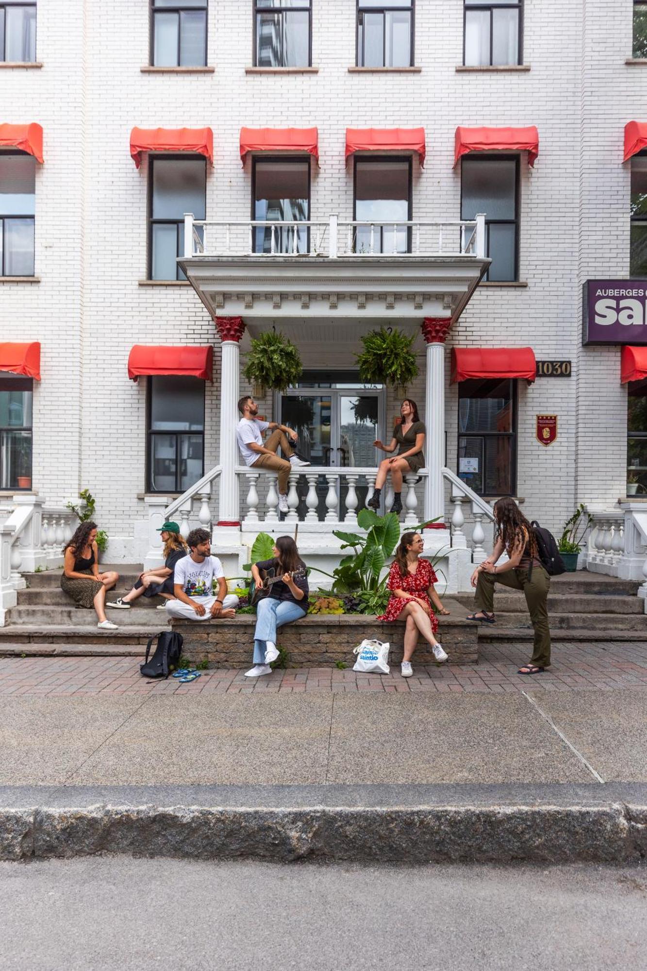 Auberge Saintlo Montréal Hostel Exterior foto